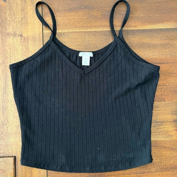 Cropped tank tops bundle! - Picture 3 of 9